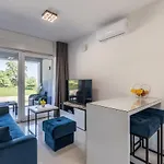 With Parking Space Kastel Luksic, - 20265 דירה *