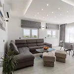 דירה With Parking Space Kastel Luksic, - 20265 Kaštela