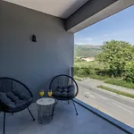 With Parking Space Kastel Luksic, - 20265 דירה *