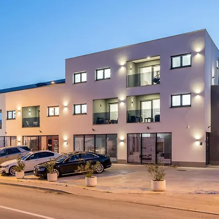 With Parking Space Kastel Luksic, - 20265 Appartamento