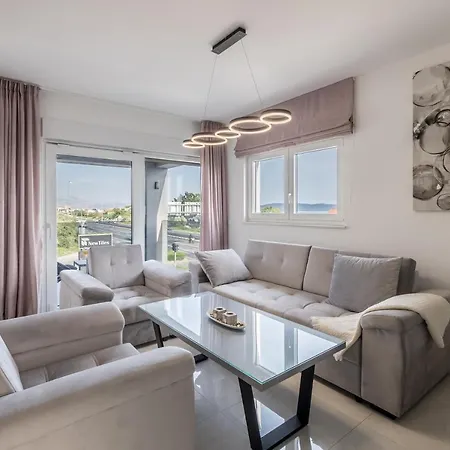 Apartamento With A Parking Space Kastel Luksic, - 20265