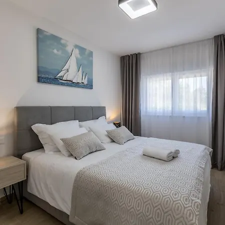 Appartamento With Parking Space Kastel Luksic, - 20265