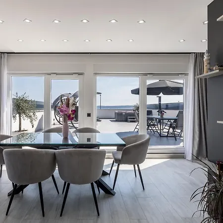 Apartamento With A Parking Space Kastel Luksic, - 20265 Kaštela