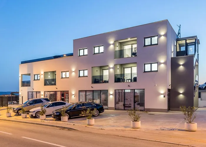 With Parking Space Kastel Luksic, - 20265 Appartamento