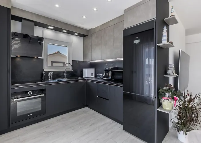 Appartamento With Parking Space Kastel Luksic, - 20265