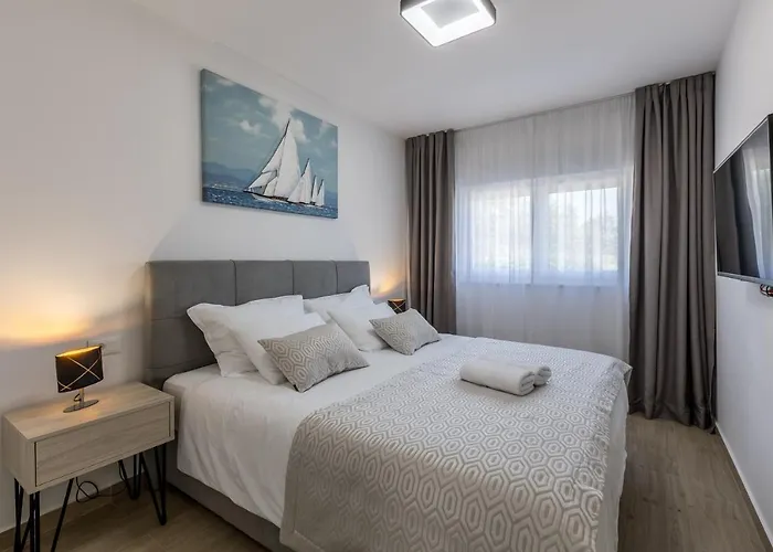 Appartamento With Parking Space Kastel Luksic, - 20265