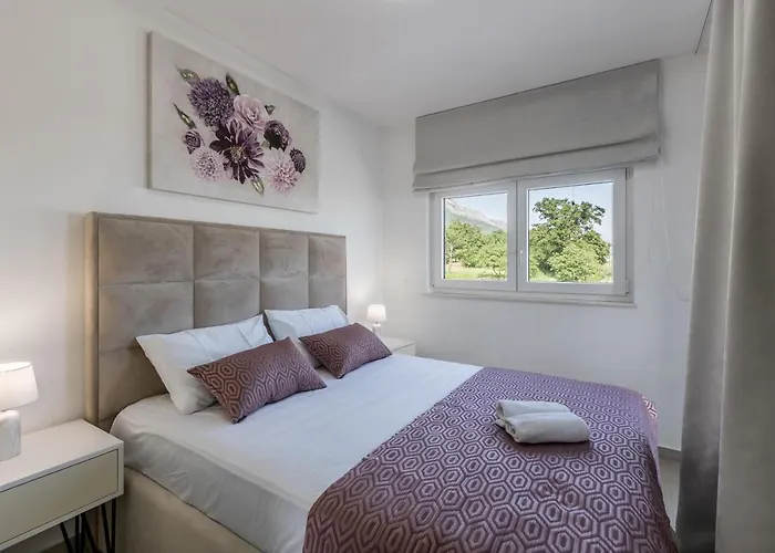 With Parking Space Kastel Luksic, - 20265 *