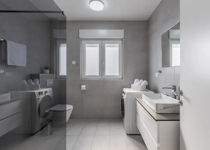 With Parking Space Kastel Luksic, - 20265 Appartamento *