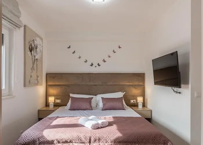 With Parking Space Kastel Luksic, - 20265 Appartamento