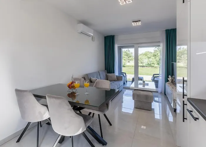 Appartamento With Parking Space Kastel Luksic, - 20265