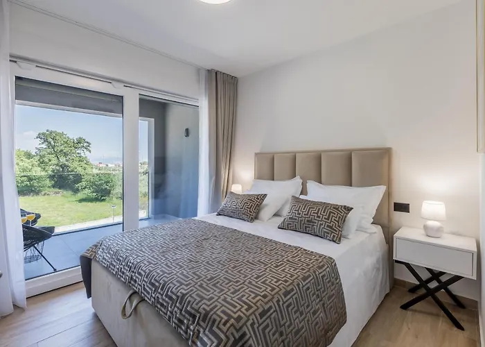 With Parking Space Kastel Luksic, - 20265